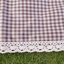 1 szt. mata piknikowa w kratę z koronkową lamówką, powlekana poliuretanem, odporna na olej i wodę, koc plażowy, prosty i elegancki