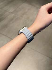 1条男女通用硅胶磁吸表带，兼容 42mm、38mm、40mm、41mm、44mm、45mm、46mm、49mm，时尚智能手表替换表带，适用于Ultra2、Ultra SE2、SE 11、10、9、8、7、6、5、4、3、2、1系列，可作为学生返校礼物 - 彩色 - 查看 4