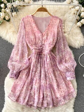 Roviva 甜美初恋风碎花V领泡泡袖收腰连衣裙，适合圣诞节、感恩节、情人节、音乐节、新年、正式晚宴、约会、生日派对、下午茶、早午餐、优雅场合。