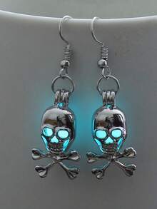 1 Pair Halloween Hip Hop Skull Glow In The Dark Earrings, Suitable For Women's Daily, Party And Festival Celebrations (Glows After Absorbing Light, Won't Glow Without Absorbing Light)
