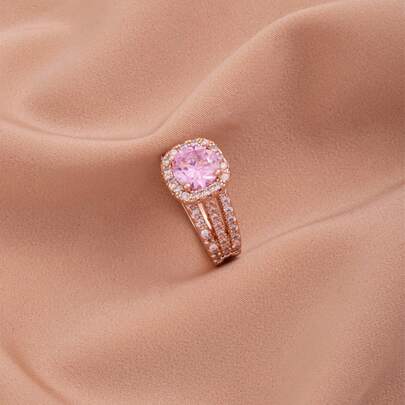 Un anillo de oro rosa brillante, un elegante anillo de oro rosa enchapado con circonita rosa redonda, un regalo de San Valentín para uso diario, un accesorio elegante y brillante de joyería