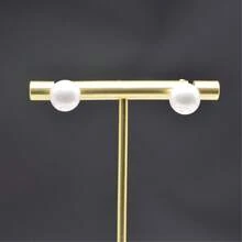 These Elegant Pearl Earrings, Designed For Women, Showcase Button-Shaped Pearls And Make An Ideal Gift For Girls. Suitable For All Seasons, They Add A Touch Of Timeless Elegance To Any Outfit.