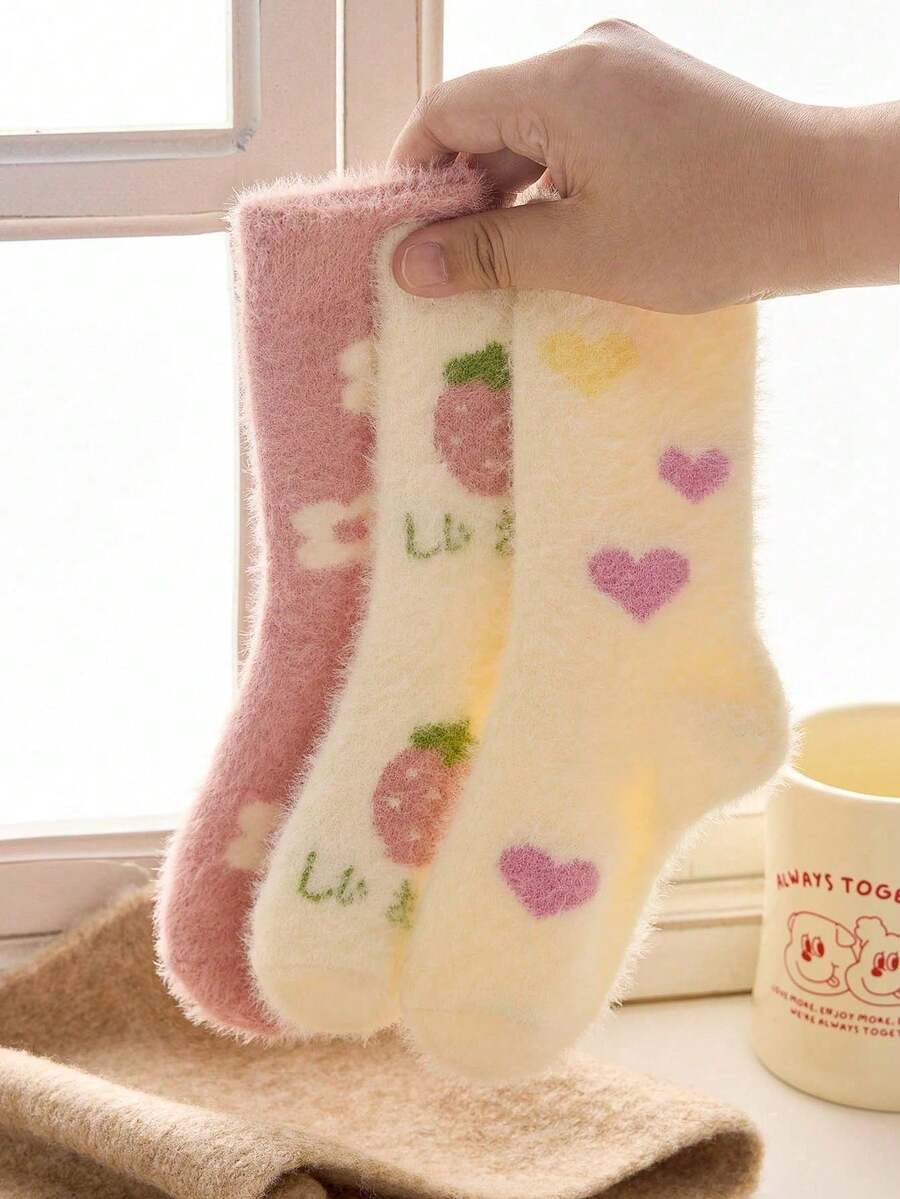 2 Pares de Meias Fofas Até a Panturrilha para Crianças, Meias Até a Panturrilha com Estampa de Coração/Flor/Morango para Meninas, Meias Quentes para Crianças no Outono/Inverno, Meias Felpudas para Uso Diário/Doméstico, Adequadas para Meninas de 3 a 12 Anos, Cores Aleatórias