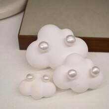 These Elegant Pearl Earrings, Designed For Women, Showcase Button-Shaped Pearls And Make An Ideal Gift For Girls. Suitable For All Seasons, They Add A Touch Of Timeless Elegance To Any Outfit.