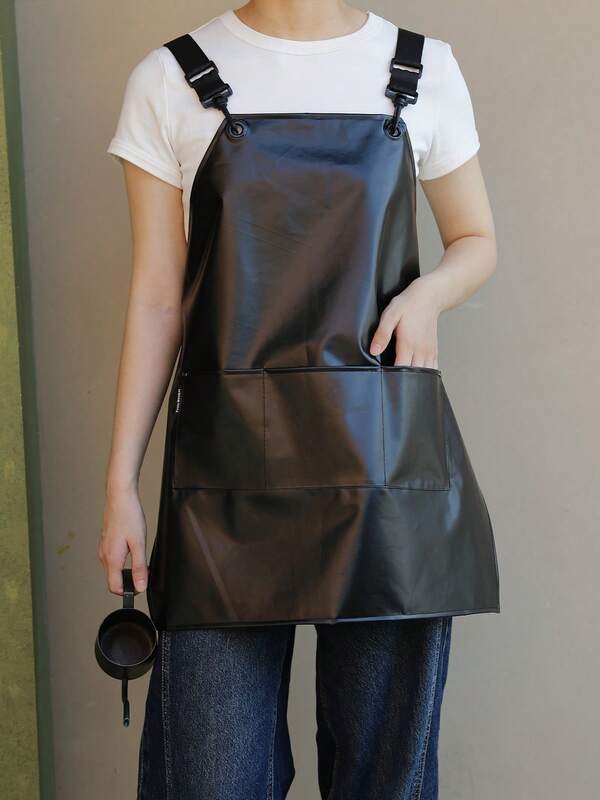 1 Stück modischer einfarbiger Schürze, minimalistischer Stil - 100% PVC Material, großer Taschen-Kapazität, Kreuz-Rücken-Design, verstellbarer Träger, Unisex Schürze geeignet für Reinigung, Arbeit, Küche Kochen Zuhause