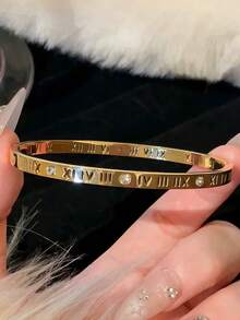 18K镀金不锈钢手链，饰以罗马数字和优雅设计——时尚饰品，男女皆宜，是节日礼物、派对配饰和休闲装扮的理想之选。 - 彩色 - 查看 7