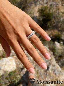 1 Stück S925 Sterling Silber 0,6 Karat Runder Moissanit Luxus Hauptstein mit vollständig eingefasstem Design und mehrschichtigen Akzentsteinen, Unisex Hochzeitsring, geeignet für Hochzeiten und andere Anlässe