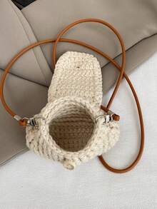 الحقيبة الصغيرة المائلة الجديدة من القطيفة عصرية وبسيطة. الحزام الكتفي غير قابل للتعديل. وهي مناسبة للتسوق والسفر. يمكن أن تستوعب بسهولة الضروريات اليومية. إنها عنصر متعدد الاستخدامات وأحد الموضة المفضلة. إنها مناسبة لمختلف الأنماط والمناسبات وتتمتع بقدرة تكيف قوية على الأنماط.