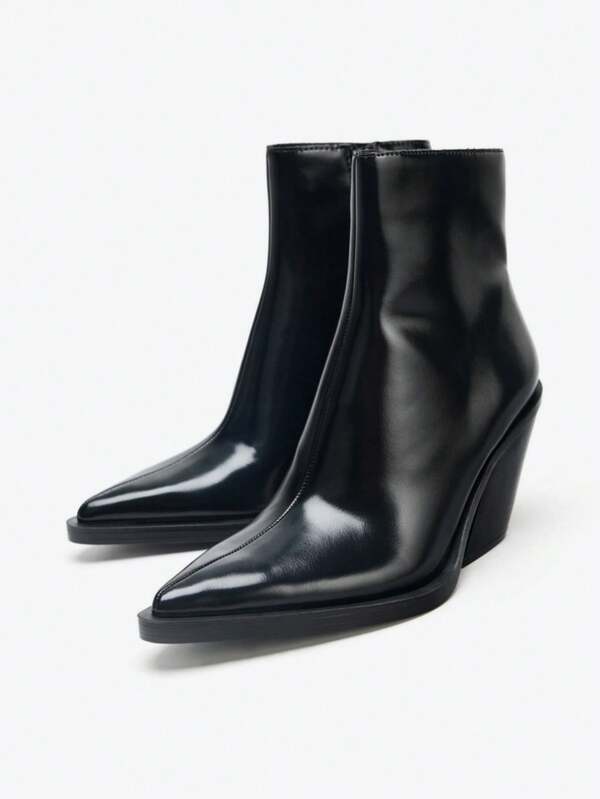 Nuovi stivali alla caviglia da donna con punta affusolata e tacco alto chunky per l'autunno