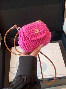 الحقيبة الصغيرة المائلة الجديدة من القطيفة عصرية وبسيطة. الحزام الكتفي غير قابل للتعديل. وهي مناسبة للتسوق والسفر. يمكن أن تستوعب بسهولة الضروريات اليومية. إنها عنصر متعدد الاستخدامات وأحد الموضة المفضلة. إنها مناسبة لمختلف الأنماط والمناسبات وتتمتع بقدرة تكيف قوية على الأنماط.