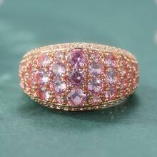 Anillo de banda ancha con micro pavé de lujo con circonita cúbica sintética rosa brillante, anillo de dedo para mujer chapado en oro rosa, joyería nupcial para compromiso, baile de graduación y fiesta de boda