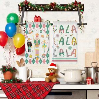 2 Sets Weihnachts-Themen Küchentücher, entworfen mit Nussknacker Mustern und verziert mit goldenen Schneeflocken, maschinenwaschbar, hitzebeständig, saugfähig und wiederverwendbar, Küchenhelfer, geeignet für Raumdekoration, Küchen- und Badezimmertücher, Partydekoration, Weihnachtsdekoration Zuhause, ein ideales Weihnachtsgeschenk.