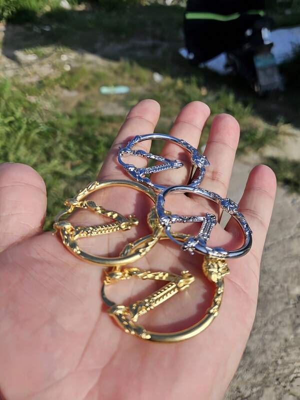 Übertriebene personalisierte Ohrringe, modisch & zart mit klarer Textur, große Ohrringe in Gold- und Silberfarbe für Frauen, geeignet für den täglichen Gebrauch, Zusammenkünfte und Partys