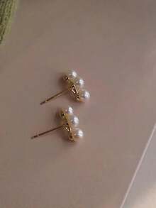 1 par de pendientes de perla elegantes y suaves, minimalistas y versátiles para mujeres