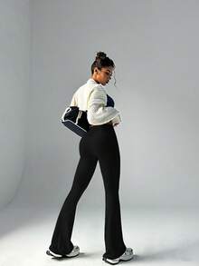 喇叭形裤腿开口，提臀缝线，自然提拉塑造臀部线条，百搭款式，适合运动和日常穿着，修饰身形的休闲运动服，女士高腰喇叭形紧身裤，具有收腹提臀效果 - 黑色 - 查看 6