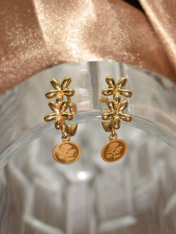 زوج من أقراط قلادة الزهرة المطلية بالذهب عيار 18 قيراط، أنيقة وأنيقة للنساء، مناسبة للارتداء اليومي والمناسبات والأعياد والسفر وكهدية