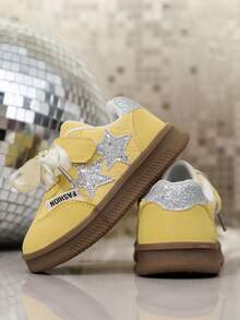 1 par de zapatillas retro clásicas unisex con correa de PU y diseño de , adecuadas para todas las estaciones