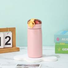 1 szt. Niestandardowy tekst/nazwa Mini termos ze stali nierdzewnej, przenośny kubek ze słomką do użytku na zewnątrz, 320 ml/10,82 uncji, wielokrotnego użytku, wykwintna stal nierdzewna, wysoka jakość, nowoczesny, kolorowy, spersonalizowany, wyjątkowy, idealny prezent dla niego i dla niej, chłopaka, dziewczyny, taty, mamy, rodziny, przyjaciół, dzieci na rocznice, Walentynki, Dzień Matki, urodziny, Dzień Dziecka, Dzień Ojca, ukończenie szkoły, ślub, parapetówkę, biuro, dom, szkolna butelka na wodę, odświeżenie domu, kalendarz świąteczny