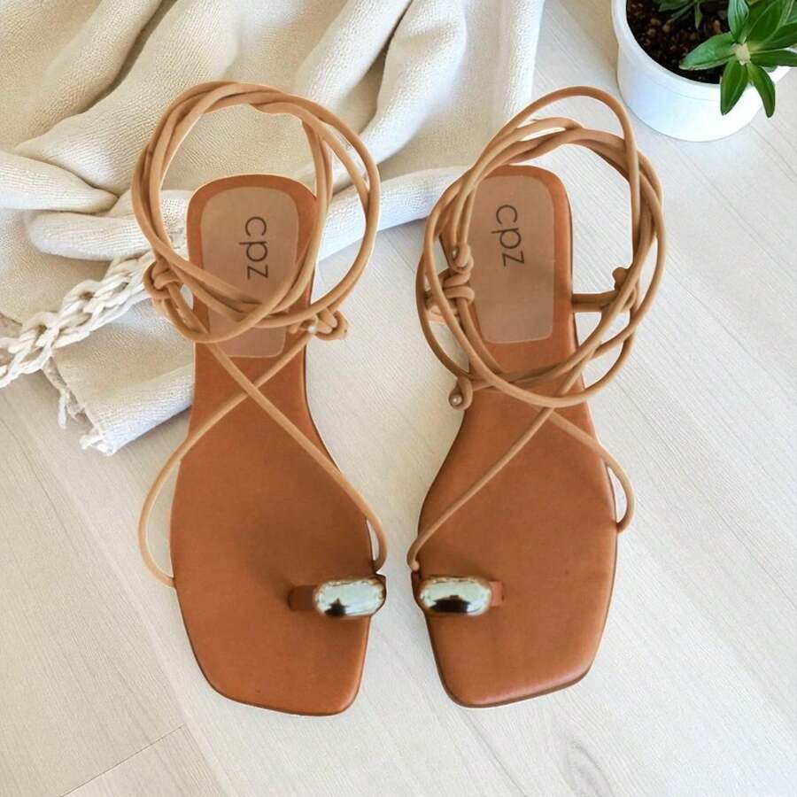 Sandália Feminina Rasteira Plana Metal Dourado Sensual Casual Moderna Atuial de Amarração Praia Fivela Praia Anel Dedo