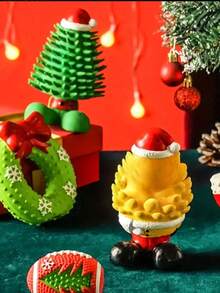 1 Stück Weihnachtskranz Quietsch-PVC Hundespielzeug, interaktives Welpenspielzeug, perfektes Hundespielzeug für Weihnachtsferien, robustes Weihnachts-Haustier-Spielzeug, Weihnachts-Beißspielzeug für Haustiere, Weihnachten für Haustiere, Weihnachtsgeschenk für Hunde, Weihnachtsschmuck für Hunde, Weihnachts-Quietschspielzeug für Hunde, Weihnachtsstrumpf Geschenkzubehör, neuartige Weihnachts-Haustierzubehör, perfektes Weihnachtsgeschenk für Haustiere