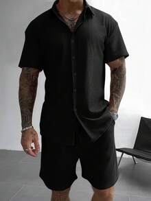 GloMan 男士纯色休闲两件套，采用纽扣门襟设计，宽松短袖衬衫搭配抽绳短裤，面料柔软略带弹性，舒适透气，适合街头穿着、日常休闲、周末外出、社交聚会等场合。红色度假两件套，情侣款，母亲节礼物佳选。 - 黑色 - 查看 4