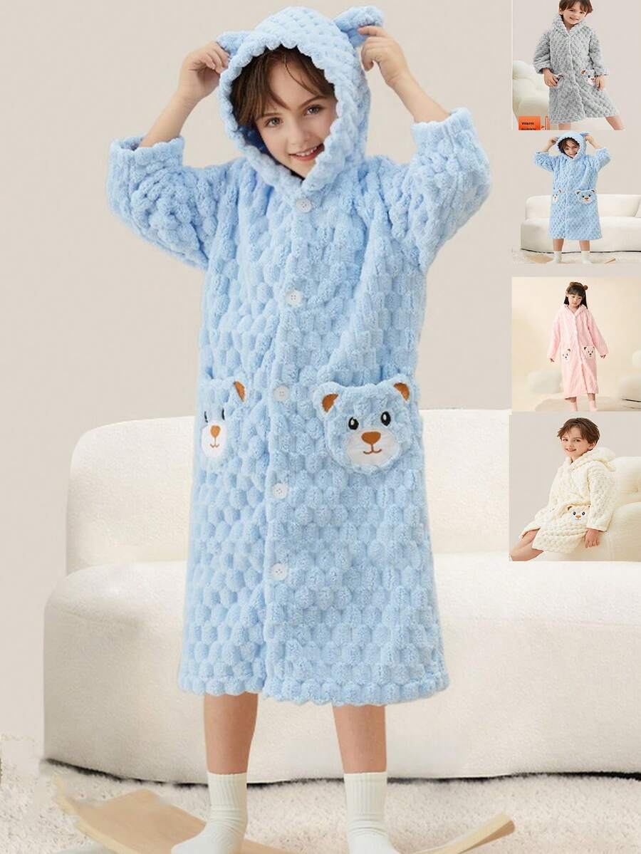 一件可爱儿童连帽浴袍，采用柔软珊瑚绒面料，保暖舒适，男女童皆宜，不掉毛，吸水性强，速干，可机洗，适用于浴室、卧室、酒店、游泳池等场所，也是节日礼物、生日礼物、浴巾、可穿戴毛巾、浴袍、浴室装饰、浴室配件和情人节礼物的理想之选。