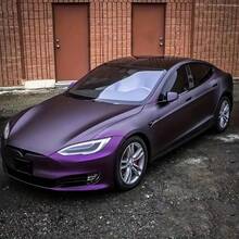 1 لفة من فيلم تغيير لون السيارة بمقاس 50 سم * 3 متر، فيلم تغيير لون الدراجة النارية فائق السواد ذو اللون البنفسجي المتغير، فيلم حماية حديث للسيارة