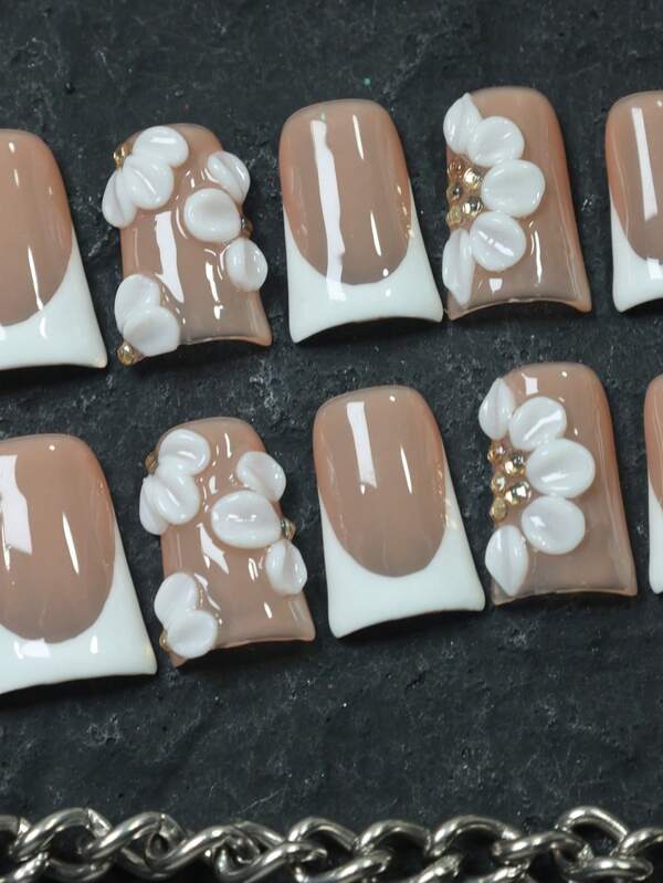 CrystalHola Christmas Nail 10 Pieces Of Pure Handmade Wearable Artificial Nails, Short Duckbill Shaped, White French Style, Three-Dimensional Carving, Covered With Three-Dimensional Diamonds, Nail Art Set, Nail Art, Full Coverage Design, Durable, Essential For Parties, Gatherings, And Concerts, It Is The First Choice For Giving Gifts, New Year Nail Halloween Nail