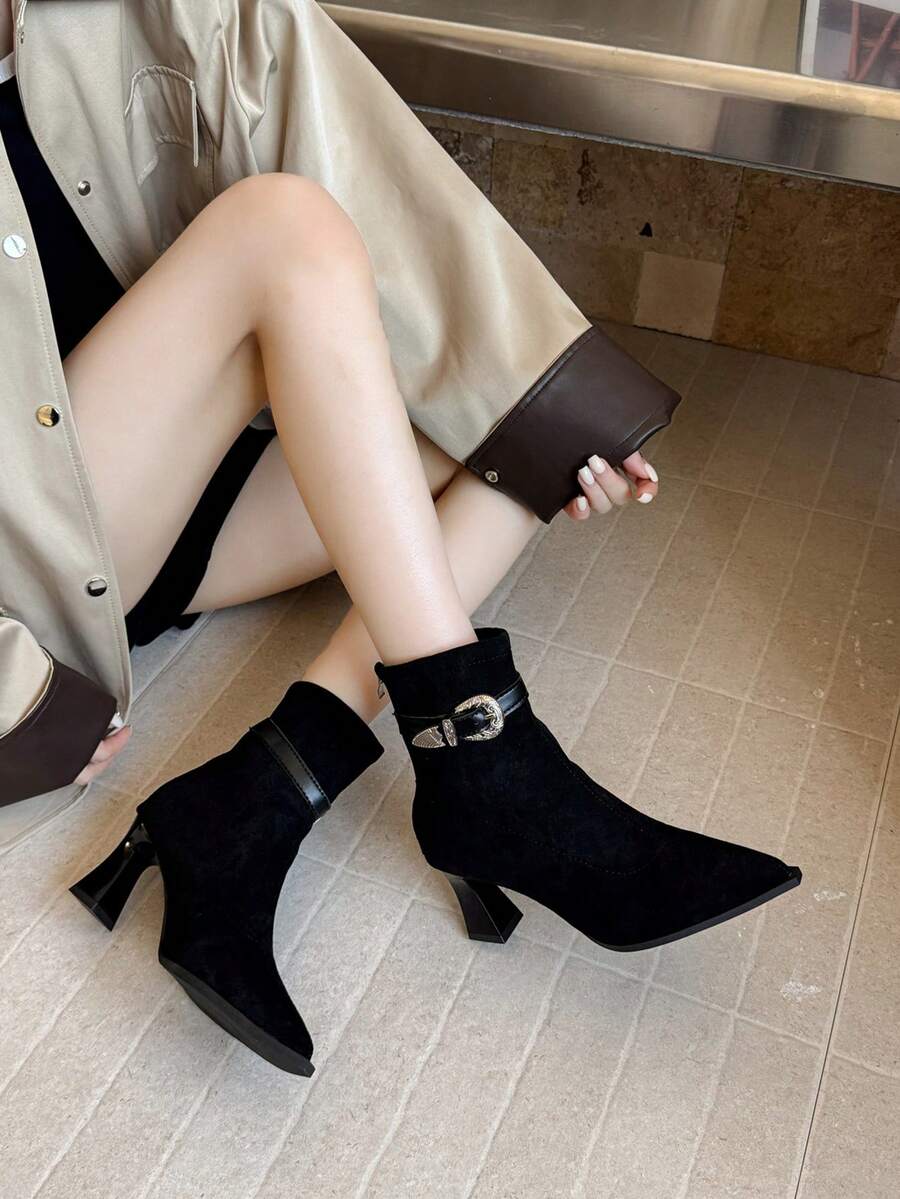 Botas Emagrecedoras Pretas, Botas de Salto Alto Antiderrapantes Estilo Britânico para Mulheres, Botas Curtas Versáteis de Estilo Ocidental com Fivela, Modelo 2025, com Zíper Traseiro, Botas Cano Médio para Senhoras