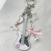1 Piece [Cute Cat & Guitar] Handmade Beaded Electric Guitar Shaped Pendant, Multi-Functional Cute Keychain / Bag Charm / Album Charm / CCD Camera Charm. It Symbolizes The Cuteness Of Daily Matching, The Convenience Of Item Storage And The Vitality Of Personalized Expression.