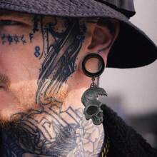 2PCS New Stainless Steel Ear Plugs Tunnels Ear Gauge Stretcher Fashion Halloween Skull Dangle Earrings Body Piercing Jewelry Women Men