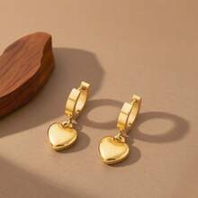 1 Paar 18 Karat vergoldete klassische multifunktionale anspruchsvolle herzförmige Ohrringe, vielseitiger Anhänger aus Titan-Stahl mit geometrischem Herz-Design, geeignet für den täglichen Gebrauch von Frauen oder als Geschenk für Liebste, kreiert eine einzigartige ästhetische Welt an den Ohren