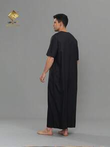 AL HARAMAIN HARAMAIN 新款斋月摩洛哥长袍，时尚简约优雅的阿拉伯男士长袍，白色四扣设计，男士优雅阿拉伯长袍 - 柔软长袖祈祷服，可机洗，适合所有季节、斋月和正式宗教场合 | 圆领设计 | 光滑质地 | 男士正装男士传统阿拉伯长袍，摩洛哥风格设计 - 黑色 - 查看 3