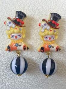 زوج من أقراط الهالوين والنجوم الرياضية باللون الأصفر، مناسبة للنساء للارتداء في المواعيد والحفلات والولائم، تصميم مبالغ فيه