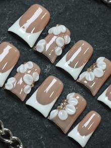 CrystalHola Unhas de Natal: 10 peças de unhas artificiais artesanais, curtas, em formato de bico de pato, estilo francês branco, entalhe tridimensional, cobertas com diamantes tridimensionais, conjunto de nail art, nail art, design de cobertura total, durável, essencial para festas, reuniões e shows, é a primeira escolha para dar presentes, unhas de Ano Novo, unhas de Halloween