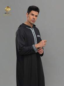 AL HARAMAIN Áo choàng nam Haramain Thoub thêu họa tiết, kiểu dáng thời trang, có mũ trùm đầu, phong cách Ma-rốc, tay dài, bán chạy nhất, áo choàng Ả Rập có mũ trùm đầu dành cho nam giới, áo choàng cầu nguyện tay dài mềm mại, có thể giặt máy, phù hợp cho mọi mùa và các dịp lễ tôn giáo | Thiết kế cổ áo có mũ trùm đầu | Chất liệu mịn | Trang phục trang trọng dành cho nam giới, áo choàng truyền thống Ả Rập kiểu Ma-rốc có mũ trùm đầu. - màu đen - Xem 3