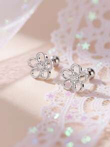 1 对 925 纯银防过敏小花耳钉，镂空设计，镶嵌闪亮方晶锆石，螺旋扣，精致可爱，礼盒包装，适合日常佩戴或节日，适合送给女孩、朋友、返校、圣诞节的礼物 - 均碼 - 查看 9