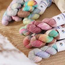 1 pièce - 100g, Fil teint à la main, Fil à changement progressif et ombré, Fil doux et coloré (Convient pour le tissage d'écharpes, de couvertures, de pulls, de chapeaux, de gants, de chaussettes)