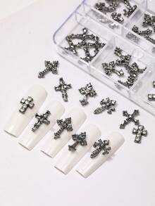 1 Caixa com 24 Peças Joias de Unha em Cruz 3D - Decorações de Arte de Unha em Metal de Liga Gótica com Strass | Acessórios de Unha Acrílica Encantos de Unha - Preto - Visão 2