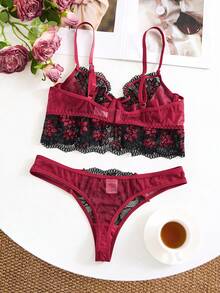 2PCS Women's Sexy Lingerie Set With Steel Rims, Black And Red Contrasting Lace, Bow Decoration, Semi Transparent Lace Patchwork Lace Hem Lingerie And Underwear, Gorgeous And Sexy Gothic Style Bra