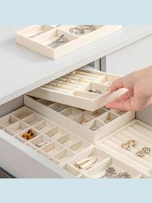 7 pièces Plateau de bijoux en velours beige - avec doublure intérieure douce - Plateau d'affichage rectangulaire multicouche, Présentoir de rangement de bijoux empilable en velours de couleur beige, Plateau de bijoux en matériau velours, Boîte de rangement de bureau rectangulaire à plusieurs compartiments, Empilable, Boîte de rangement de type tiroir pour boucles d'oreilles, bagues, colliers, bracelets et épingles