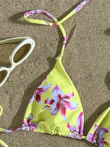 Conjunto de Maiô Bikini Fio Dental com Alça Halter Sem Costas e Amarração Nas Costas com Estampa Floral e Amarração Nas Laterais, Tecido de Alta Elasticidade, Conjunto com Sutiã Halter, 2 Peças, Verão, Praia, Férias, Looks de Verão para Mulheres, Looks de Praia para Mulheres, Roupa de Praia Feminina, Maiô Bikini com Sustentação, Vestido Floral Feminino, Maiô Bikini Estiloso, Maiôs Estilosos