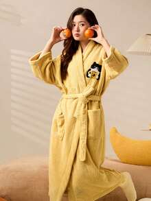 1 pièce Peignoir de bain brodé pour femmes, vêtement d'intérieur doux. Séchage rapide mais chaud, convient pour les fêtes, la maison, l'hôtel, la piscine, le spa, toutes les saisons