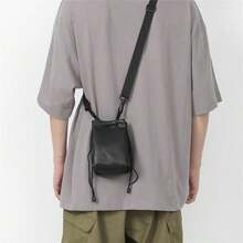 男士复古斜挎包，小巧独特设计，方便携带手机，适合休闲和街头风格吊带学校夏季防水迷你随身携带 PU 皮革斜挎包多功能户外便携休闲礼品节日礼品包皮包流浪包手提包男士包复古包情人节黑色包假日必备包露营单肩包包冬季返校复古度假礼品包包春季复古包学校用品小包钱包男士侧包迷你包 - 黑色 - 查看 7