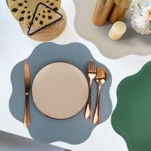 ABKOK 4 pièces Set de sets de table en forme de fleur de Noël en PU antidérapant, options de couleur rouge/bleu/vert/argent, imperméable et résistant à l'huile, convient pour Noël, Nouvel An, réunions de famille