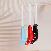 1 pièce Cuillère de cuisine multifonctionnelle avec bloc de couleurs, convient pour écraser les aliments et les pommes de terre écrasées, et une cuillère à mélanger multifonctionnelle qui peut égoutter l'eau