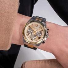 Guess ساعة رجالية كوارتز ذات لونين أسود، ساعة جلد أسود، ساعة فاخرة منخفضة الملمح، ثلاثة عرض صغير متعدد الوظائف، موضة جديدة وأنيقة للاستخدام اليومي، ساعة رجالية كوارتز بعقارب، علامات أرقام رومانية، طراز كاجوال للأعمال، متينة ومناسبة للارتداء اليومي، كهدية للرجال والنساء، هدية عيد الأب، هدية سنوية. GW0791G1/GW0791G2