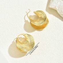 1 Pair. Women's Earrings. Unique Fan-Shaped Design With Minimalist Studs. Versatile Striped Double-Layer Niche Stud Earrings.Earrings For Women.Christmas Gifts. Party Favors. Birthday Presents. Gifts For Besties. Valentine's Day Presents. Small Tokens Of Appreciation. - 黃金一對 - 查看 2