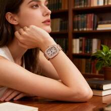 Eine Damenuhr mit goldenem, mit Zirkonia besetztem Gehäuse, Zirkonia-besetztem Zifferblatt, Stahlarmband, modisch und lässig, wasserdicht, ovale Quarzuhr mit Zirkonia-Elementen, geeignet für die tägliche Dekoration