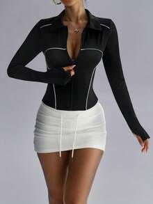 Veste de yoga ajustée zippée à couleurs contrastées, style sportif chic pour femmes. Design élégant pour l'entraînement, la vie quotidienne et les tenues décontractées